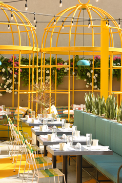 breakfast-club-patio.CsRjAGWs_OihY2