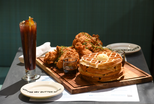 chicken-and-waffles.B-UeXFZN_1rjyTn